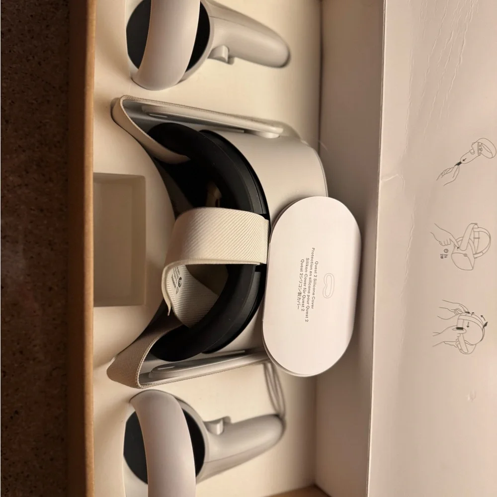 VR Headset with Controllers - White